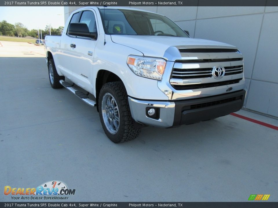 2017 Toyota Tundra SR5 Double Cab 4x4 Super White / Graphite Photo #1
