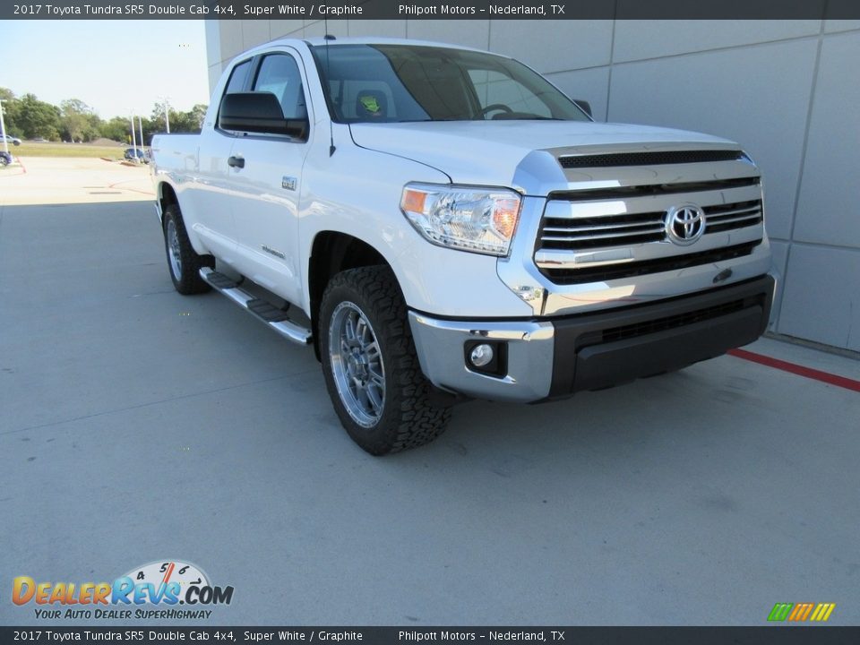 2017 Toyota Tundra SR5 Double Cab 4x4 Super White / Graphite Photo #2