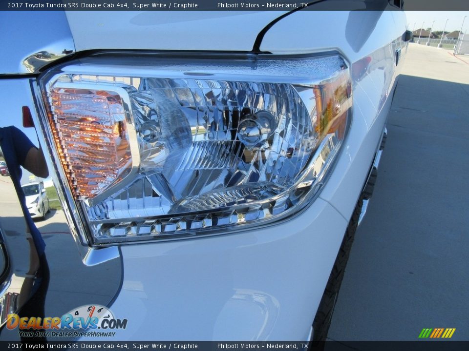 2017 Toyota Tundra SR5 Double Cab 4x4 Super White / Graphite Photo #9