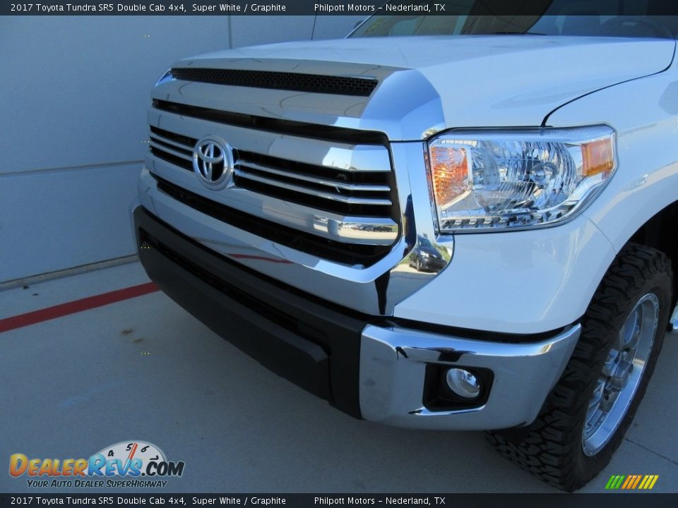 2017 Toyota Tundra SR5 Double Cab 4x4 Super White / Graphite Photo #10