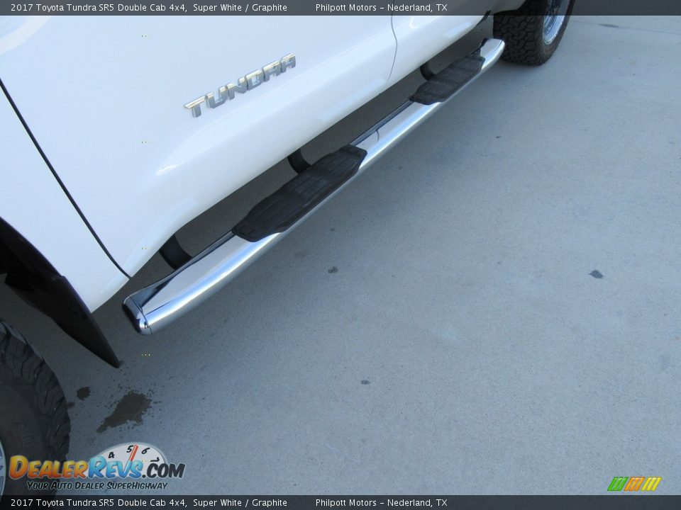 2017 Toyota Tundra SR5 Double Cab 4x4 Super White / Graphite Photo #12