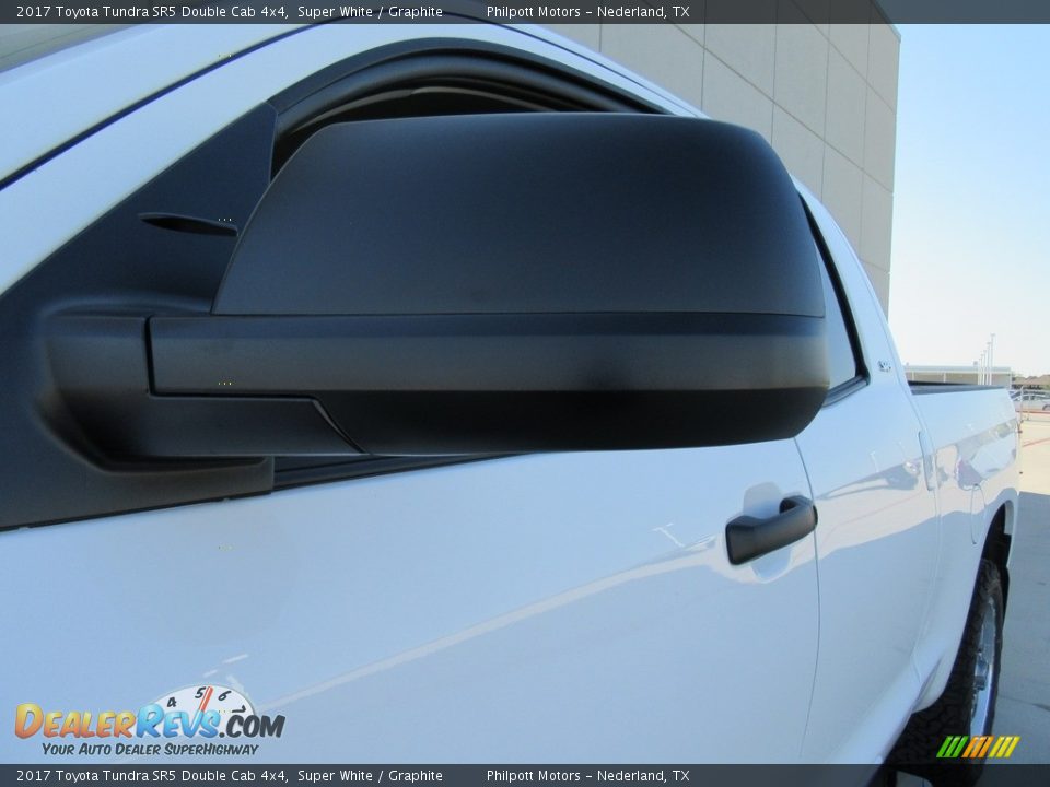 2017 Toyota Tundra SR5 Double Cab 4x4 Super White / Graphite Photo #13