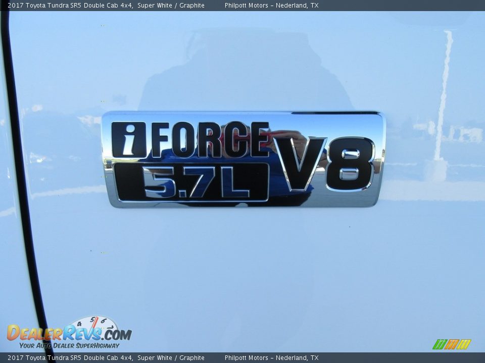 2017 Toyota Tundra SR5 Double Cab 4x4 Super White / Graphite Photo #14