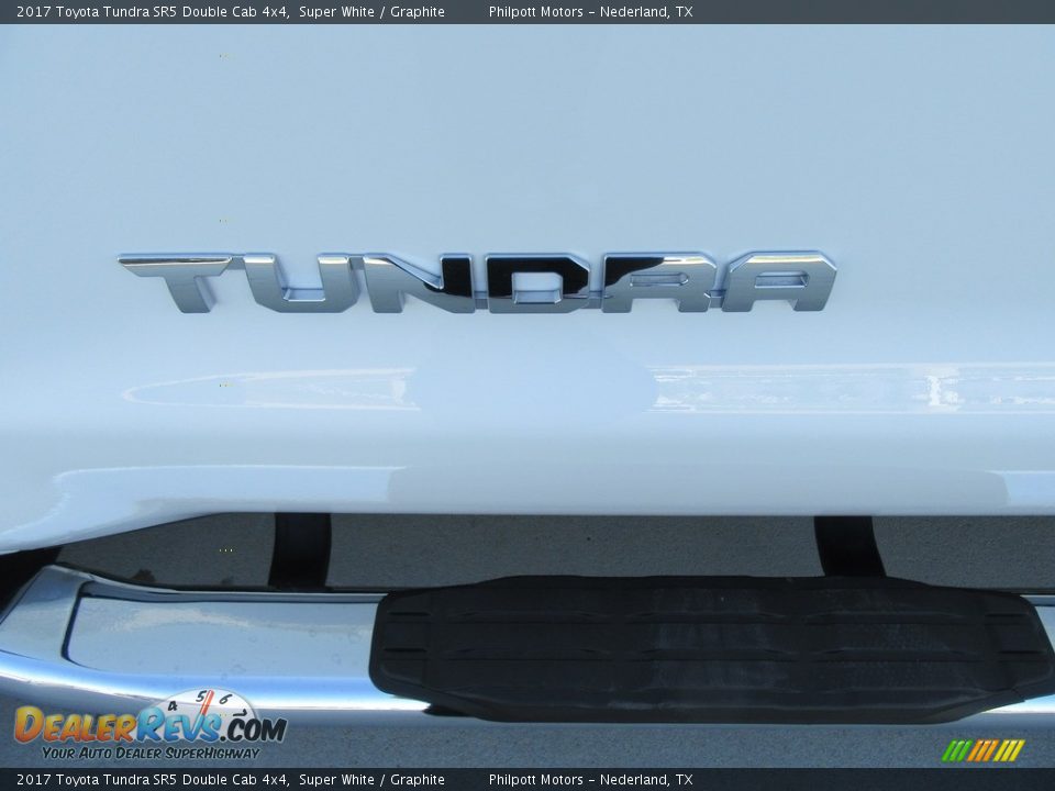 2017 Toyota Tundra SR5 Double Cab 4x4 Super White / Graphite Photo #15