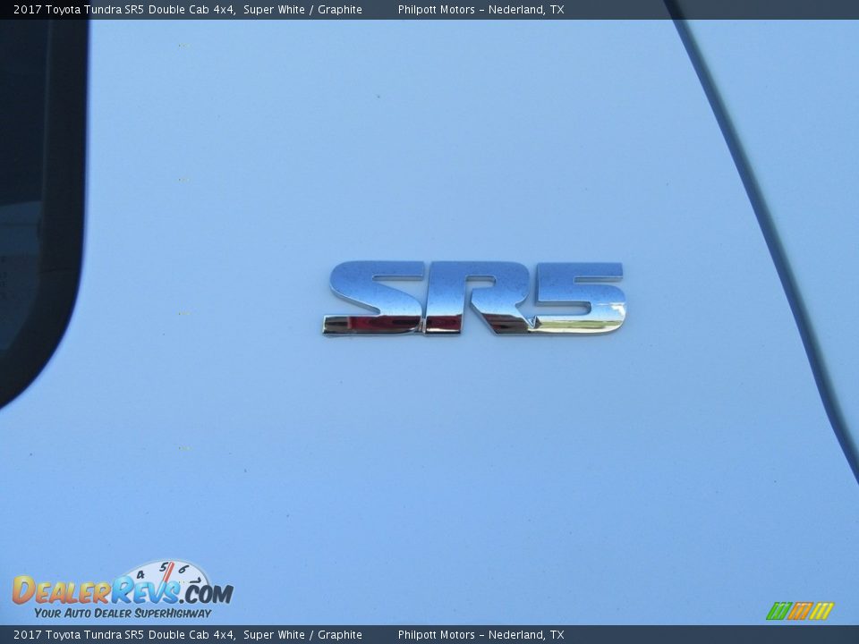 2017 Toyota Tundra SR5 Double Cab 4x4 Super White / Graphite Photo #16