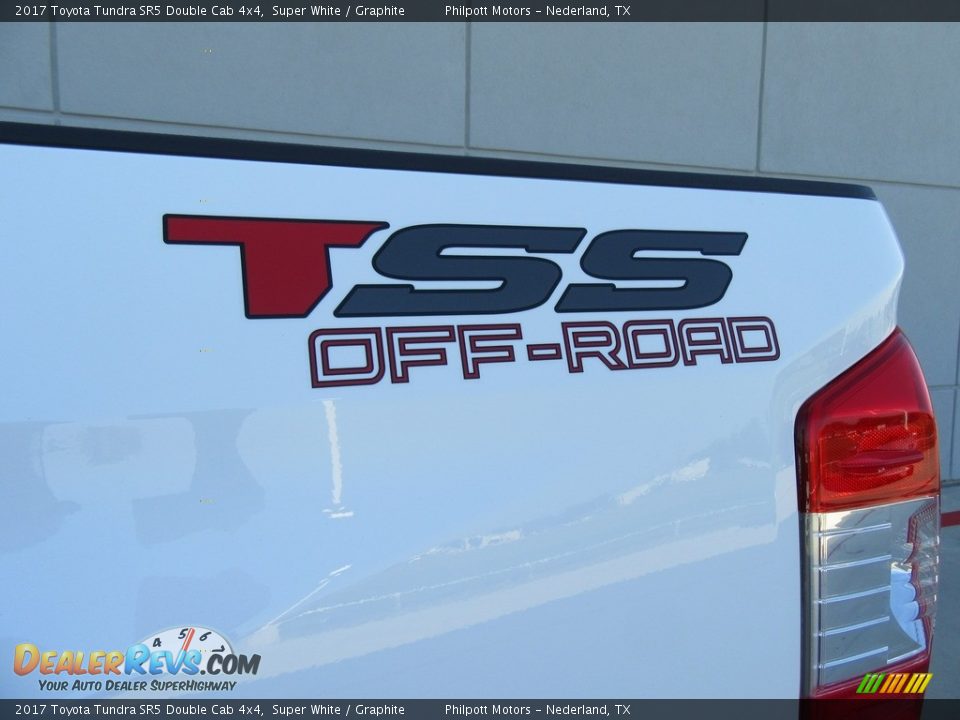 2017 Toyota Tundra SR5 Double Cab 4x4 Super White / Graphite Photo #17