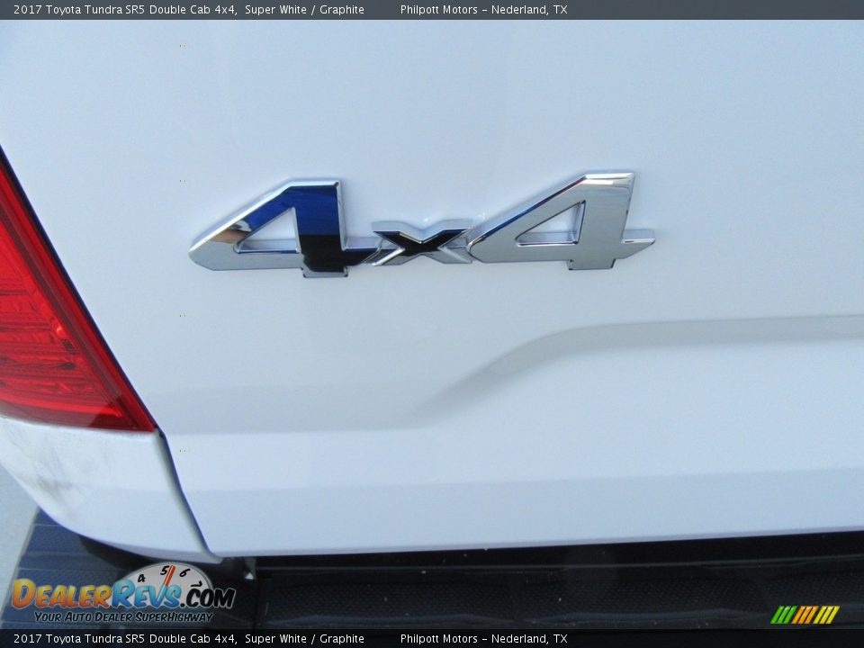 2017 Toyota Tundra SR5 Double Cab 4x4 Super White / Graphite Photo #18