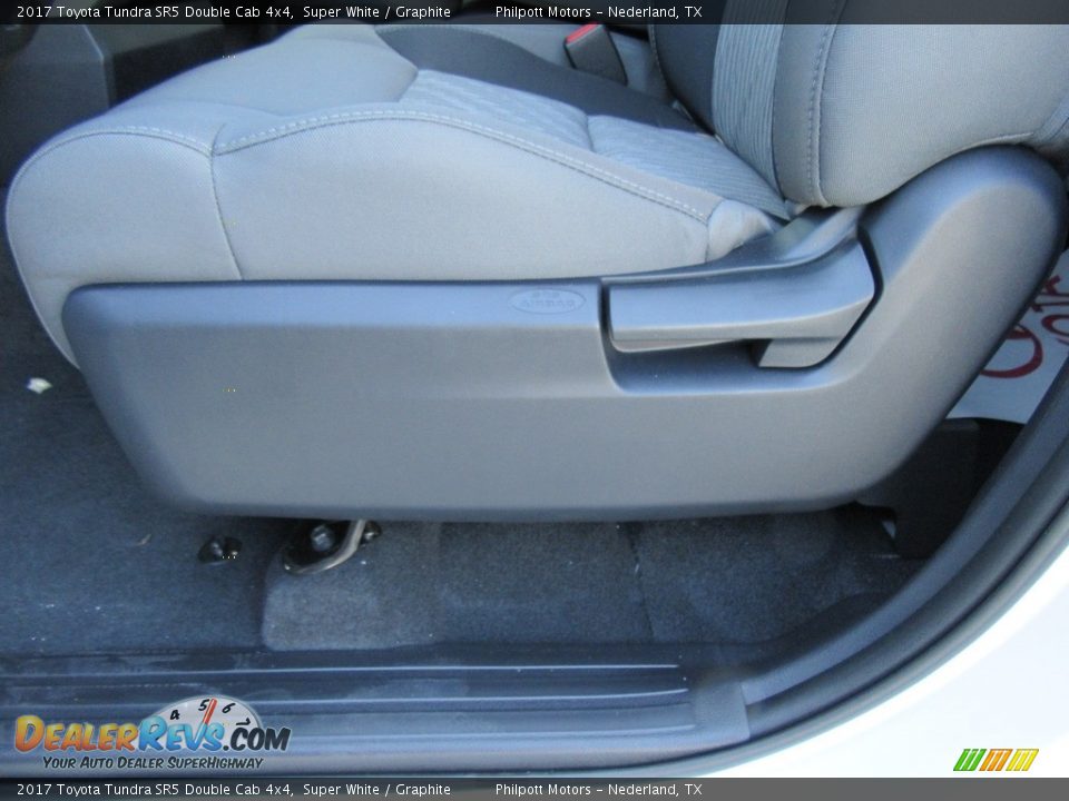 2017 Toyota Tundra SR5 Double Cab 4x4 Super White / Graphite Photo #25