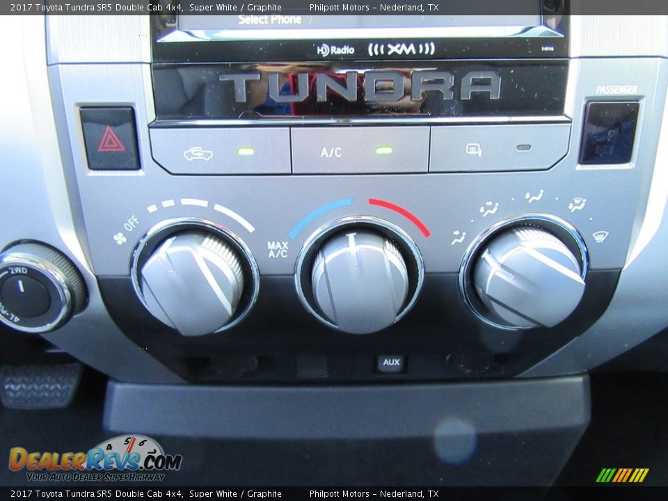 2017 Toyota Tundra SR5 Double Cab 4x4 Super White / Graphite Photo #29