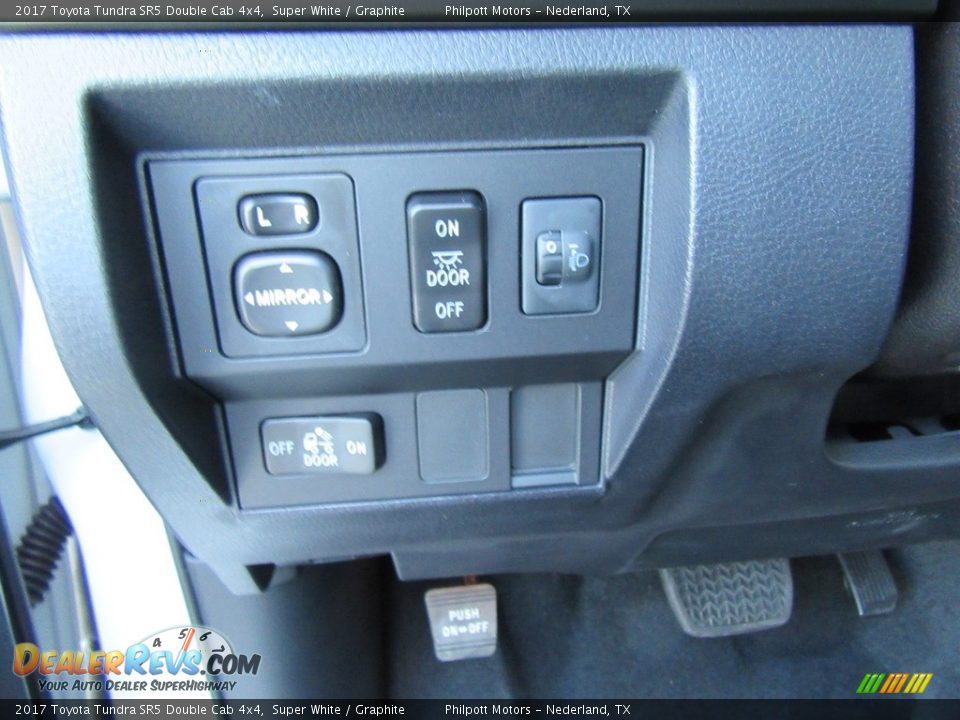 2017 Toyota Tundra SR5 Double Cab 4x4 Super White / Graphite Photo #34