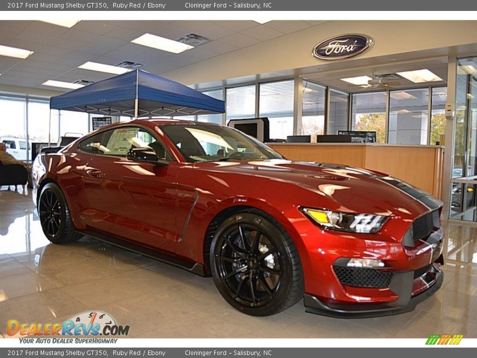 Front 3/4 View of 2017 Ford Mustang Shelby GT350 Photo #1
