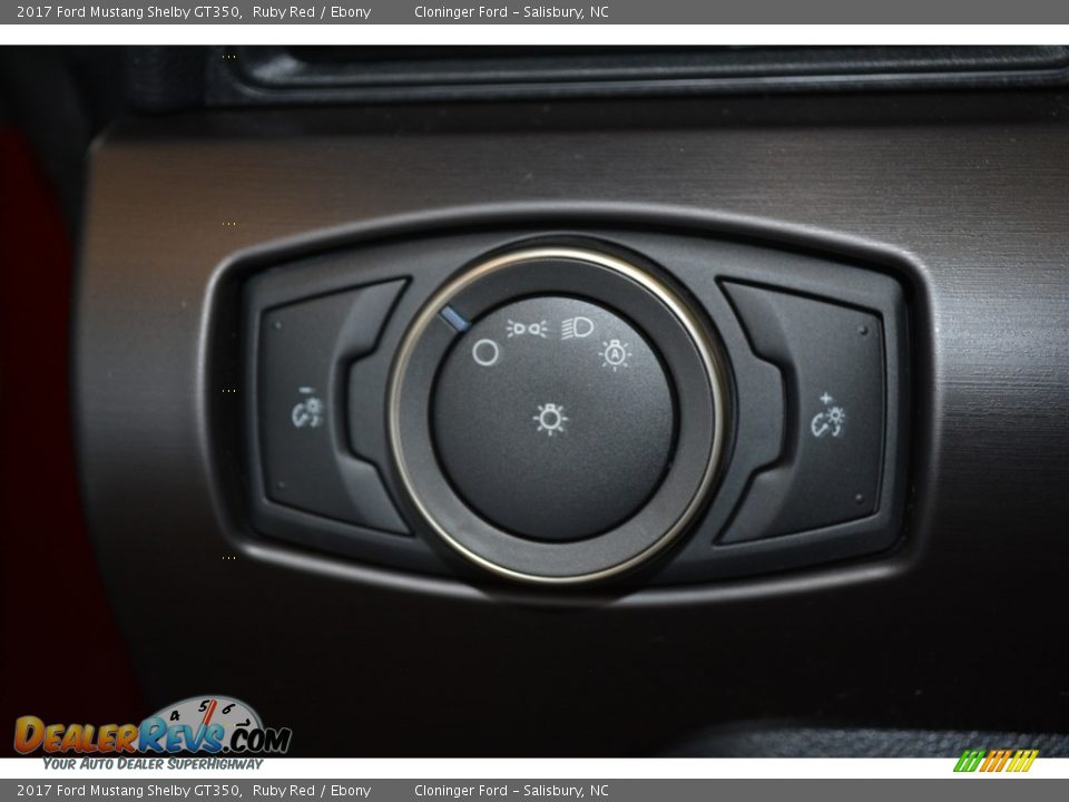 Controls of 2017 Ford Mustang Shelby GT350 Photo #11