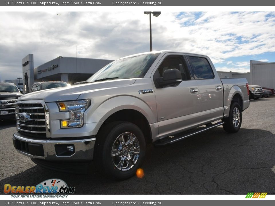 Front 3/4 View of 2017 Ford F150 XLT SuperCrew Photo #3