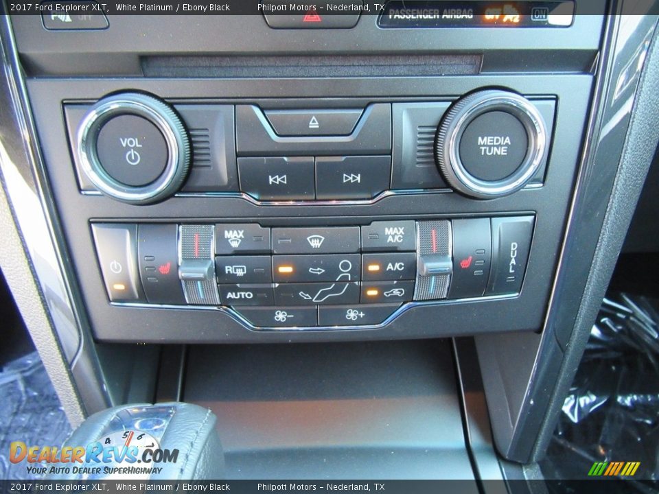 2017 Ford Explorer XLT White Platinum / Ebony Black Photo #28