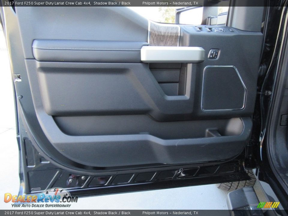 Door Panel of 2017 Ford F250 Super Duty Lariat Crew Cab 4x4 Photo #21