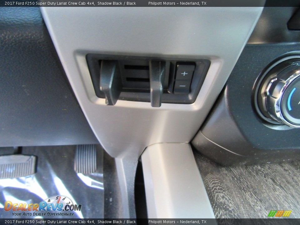 Controls of 2017 Ford F250 Super Duty Lariat Crew Cab 4x4 Photo #32