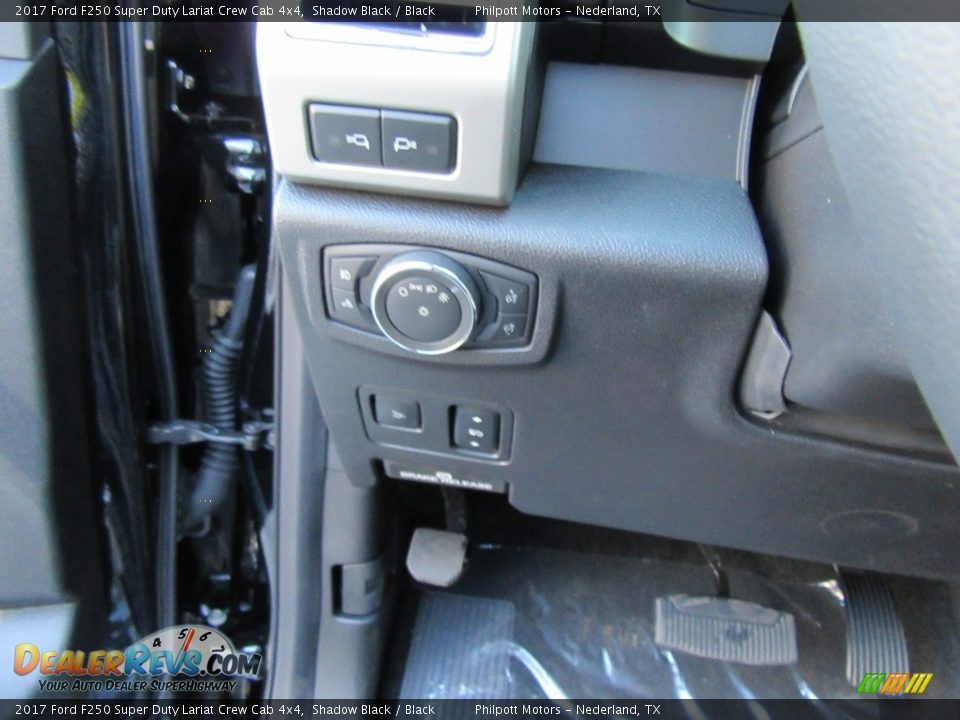 Controls of 2017 Ford F250 Super Duty Lariat Crew Cab 4x4 Photo #35