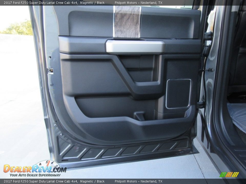 2017 Ford F250 Super Duty Lariat Crew Cab 4x4 Magnetic / Black Photo #18