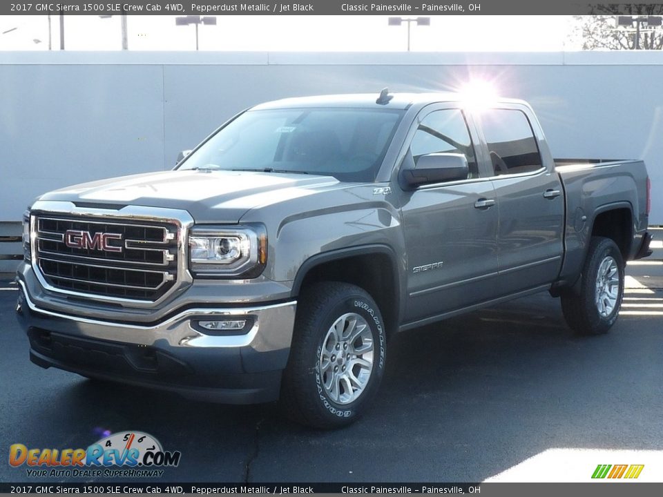 Front 3/4 View of 2017 GMC Sierra 1500 SLE Crew Cab 4WD Photo #1