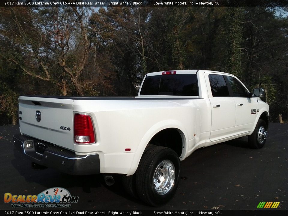 2017 Ram 3500 Laramie Crew Cab 4x4 Dual Rear Wheel Bright White / Black Photo #16