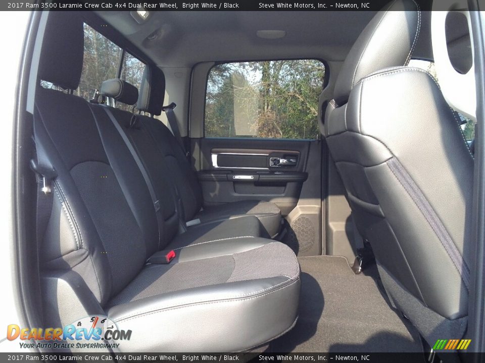 2017 Ram 3500 Laramie Crew Cab 4x4 Dual Rear Wheel Bright White / Black Photo #21