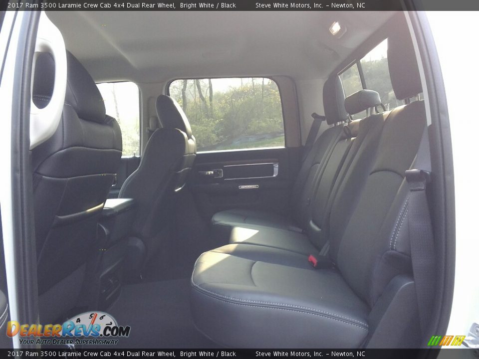 2017 Ram 3500 Laramie Crew Cab 4x4 Dual Rear Wheel Bright White / Black Photo #22