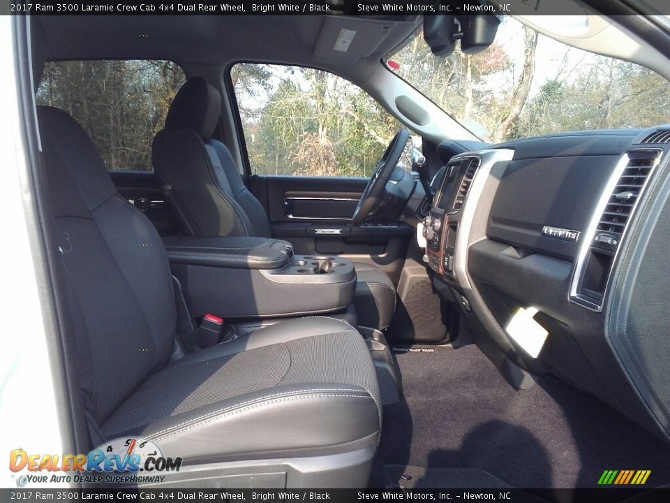 2017 Ram 3500 Laramie Crew Cab 4x4 Dual Rear Wheel Bright White / Black Photo #23