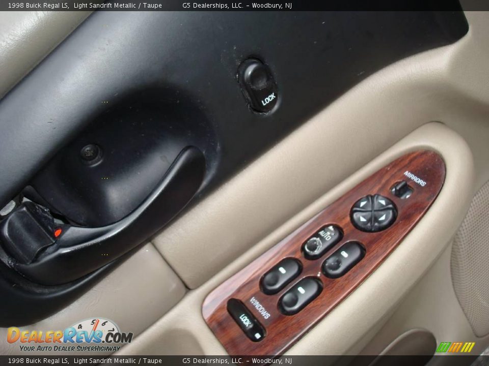 1998 Buick Regal LS Light Sandrift Metallic / Taupe Photo #12