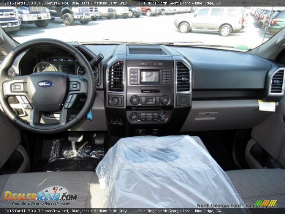 2016 Ford F150 XLT SuperCrew 4x4 Blue Jeans / Medium Earth Gray Photo #17