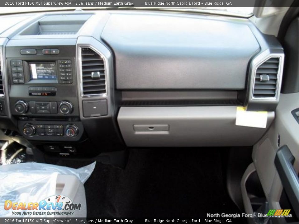 2016 Ford F150 XLT SuperCrew 4x4 Blue Jeans / Medium Earth Gray Photo #18