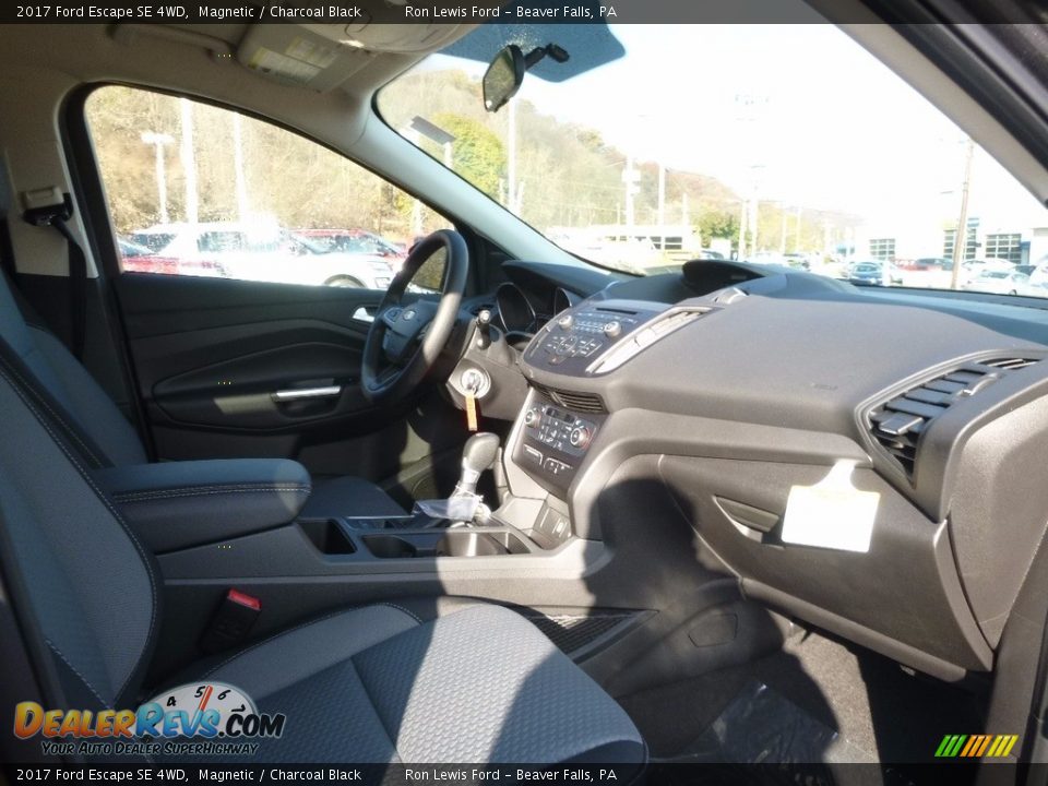2017 Ford Escape SE 4WD Magnetic / Charcoal Black Photo #2