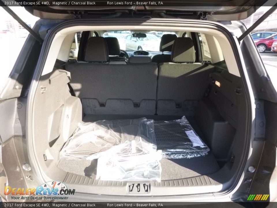 2017 Ford Escape SE 4WD Magnetic / Charcoal Black Photo #4