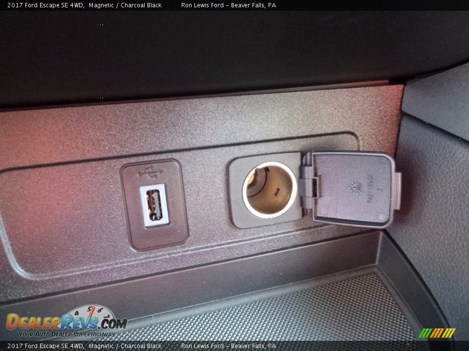 2017 Ford Escape SE 4WD Magnetic / Charcoal Black Photo #19