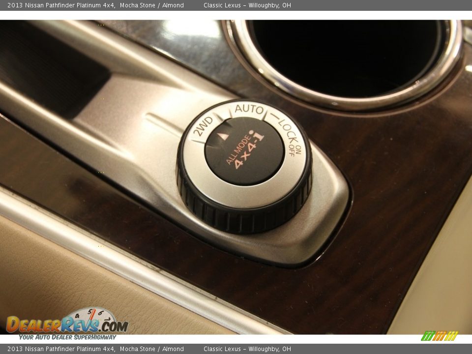 2013 Nissan Pathfinder Platinum 4x4 Mocha Stone / Almond Photo #17