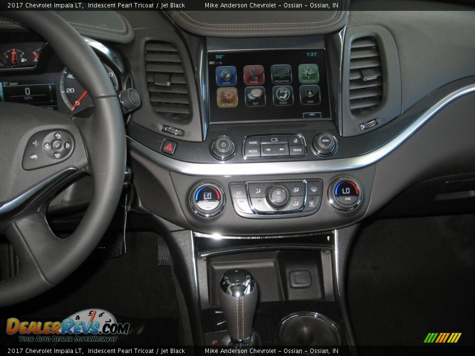 2017 Chevrolet Impala LT Iridescent Pearl Tricoat / Jet Black Photo #5