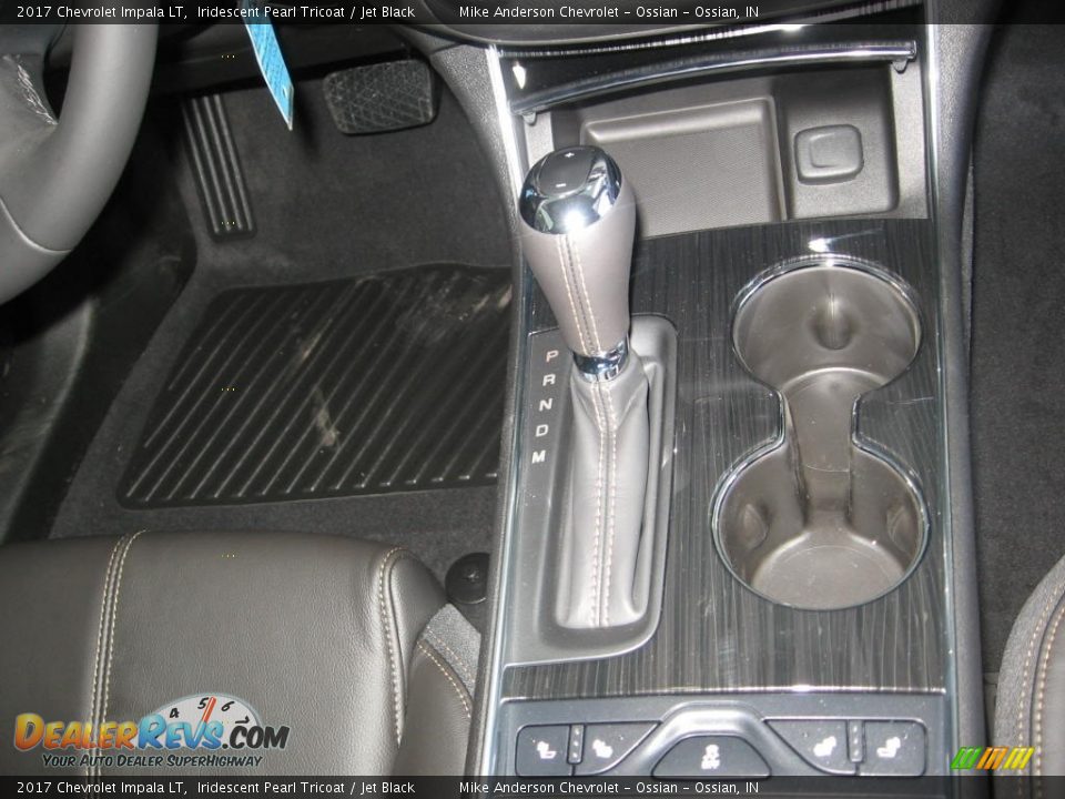 2017 Chevrolet Impala LT Iridescent Pearl Tricoat / Jet Black Photo #9