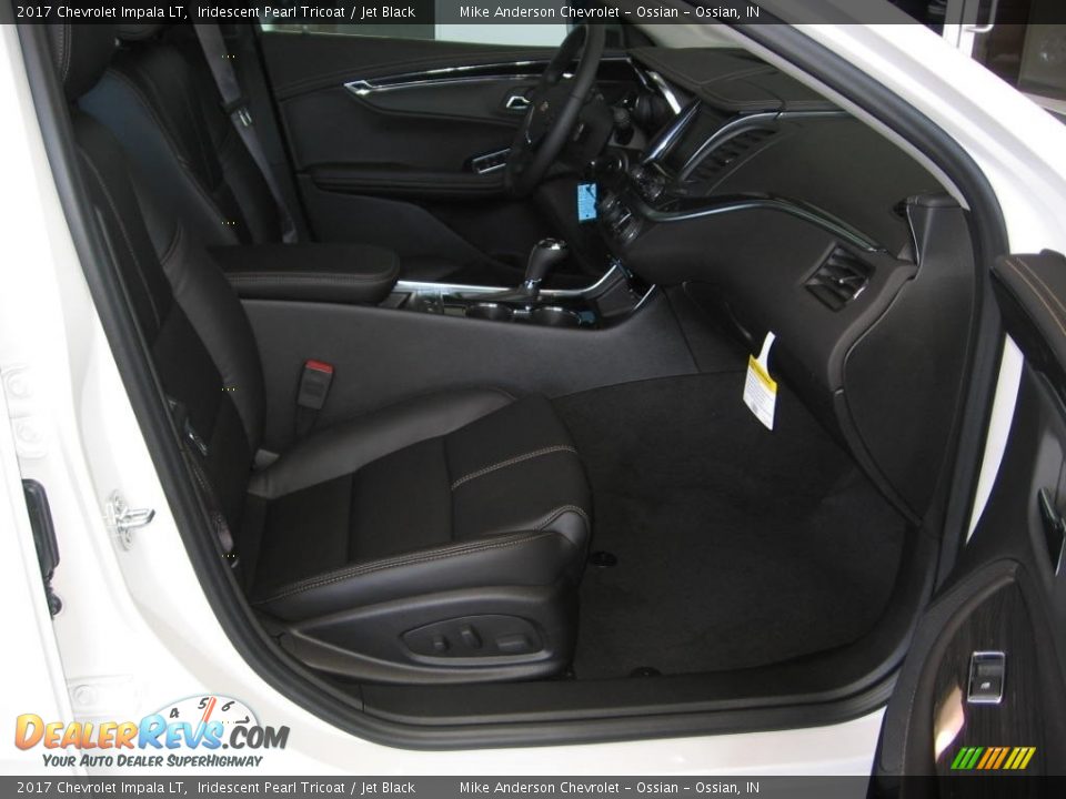 2017 Chevrolet Impala LT Iridescent Pearl Tricoat / Jet Black Photo #10