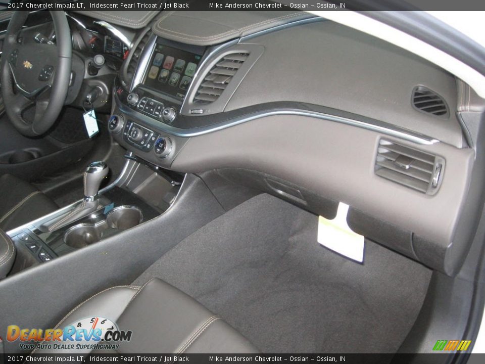 2017 Chevrolet Impala LT Iridescent Pearl Tricoat / Jet Black Photo #12