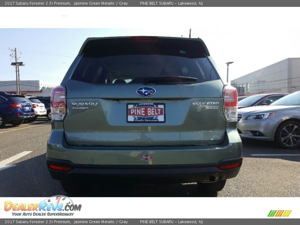 2017 Subaru Forester 2.5i Premium Jasmine Green Metallic / Gray Photo #5
