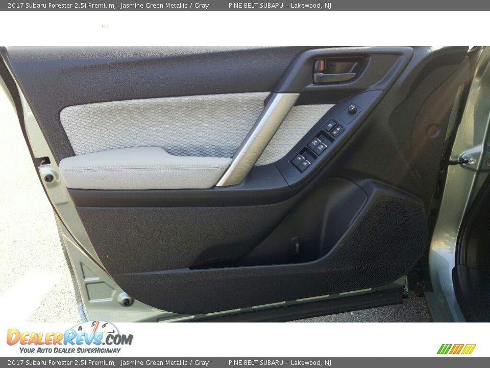 2017 Subaru Forester 2.5i Premium Jasmine Green Metallic / Gray Photo #6