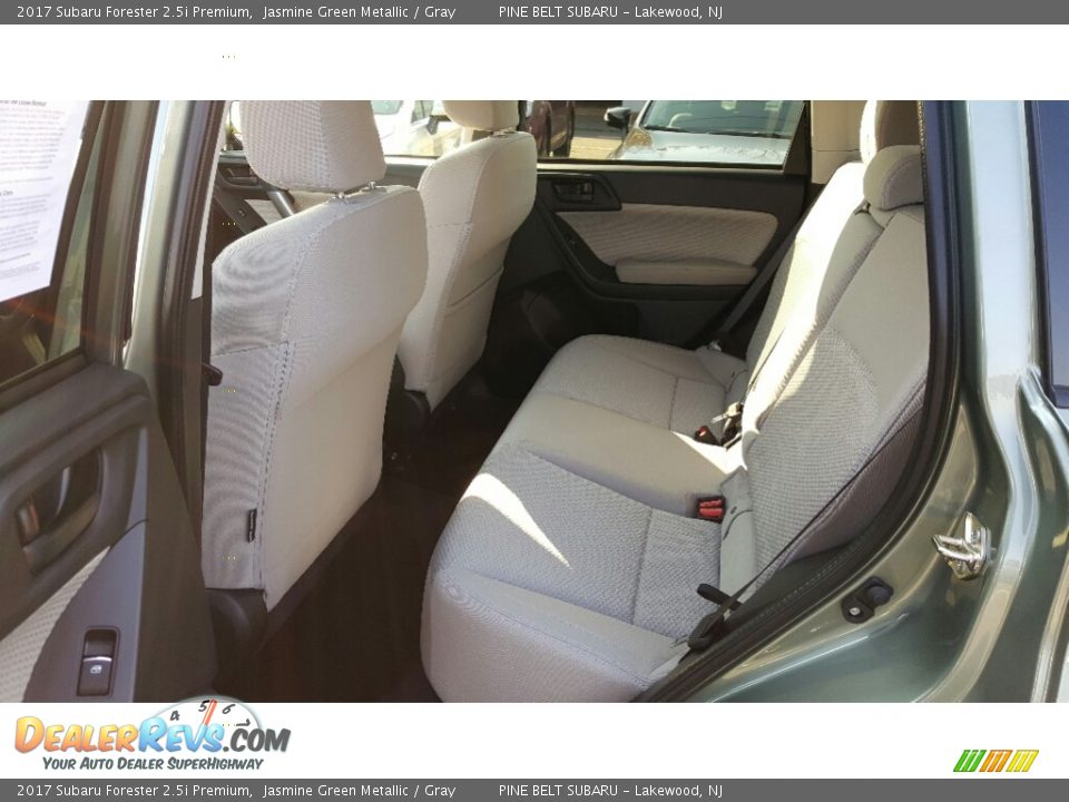 2017 Subaru Forester 2.5i Premium Jasmine Green Metallic / Gray Photo #8