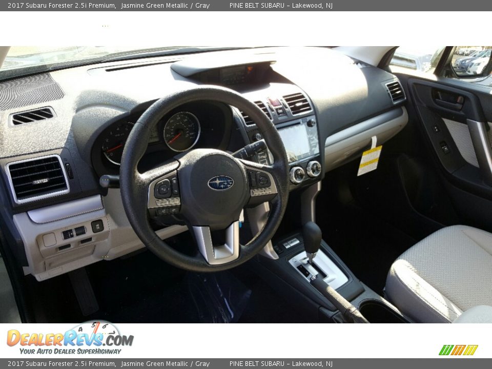 2017 Subaru Forester 2.5i Premium Jasmine Green Metallic / Gray Photo #9