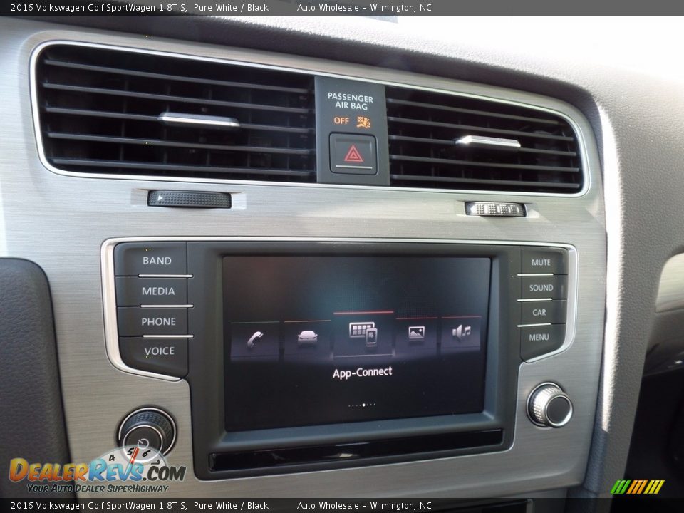 Controls of 2016 Volkswagen Golf SportWagen 1.8T S Photo #17