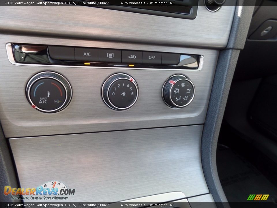Controls of 2016 Volkswagen Golf SportWagen 1.8T S Photo #19