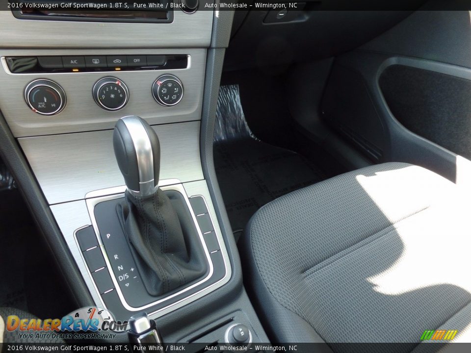 2016 Volkswagen Golf SportWagen 1.8T S Shifter Photo #20