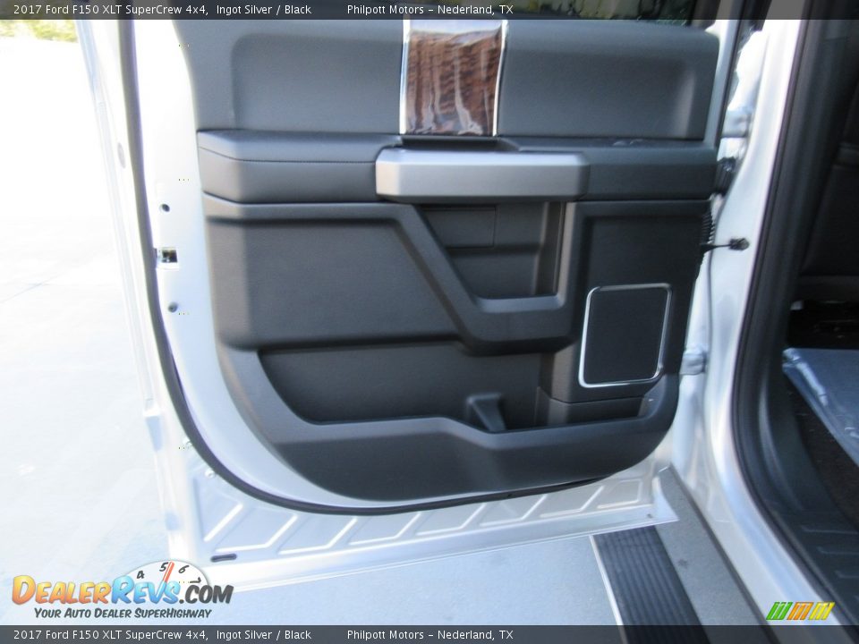 Door Panel of 2017 Ford F150 XLT SuperCrew 4x4 Photo #17