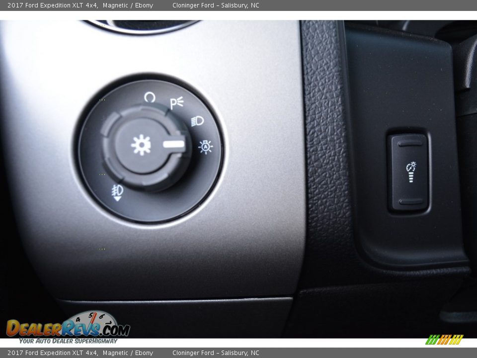 Controls of 2017 Ford Expedition XLT 4x4 Photo #20
