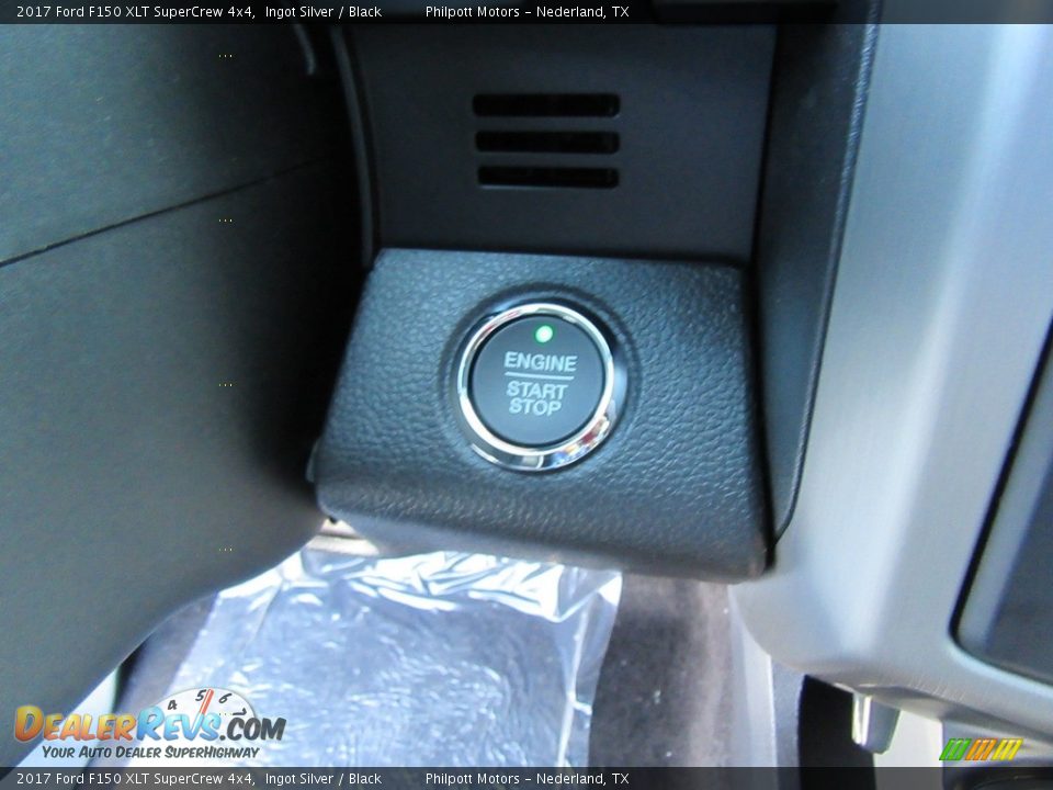 Controls of 2017 Ford F150 XLT SuperCrew 4x4 Photo #33