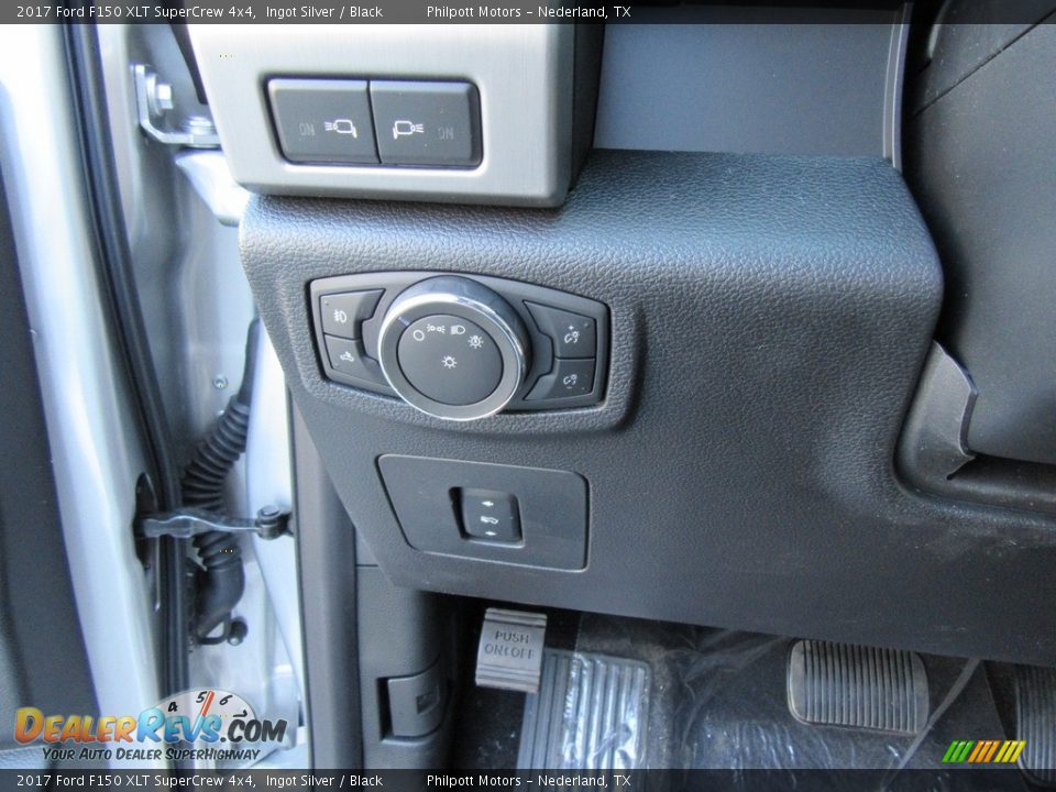 Controls of 2017 Ford F150 XLT SuperCrew 4x4 Photo #36