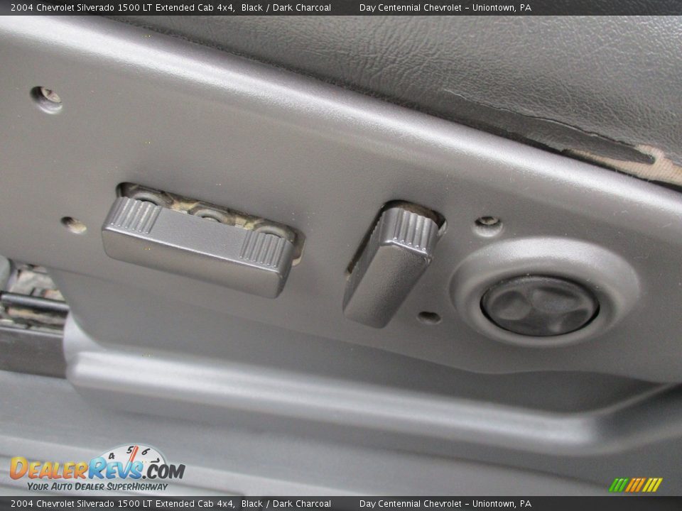 2004 Chevrolet Silverado 1500 LT Extended Cab 4x4 Black / Dark Charcoal Photo #25